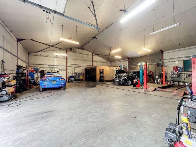 Condrogest - VENDU!!! Entrepôt de 420m² à vendre à Landenne