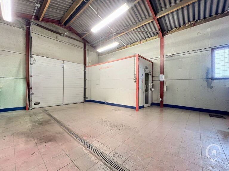 Condrogest - VENDU!!! Entrepôt de 420m² à vendre à Landenne