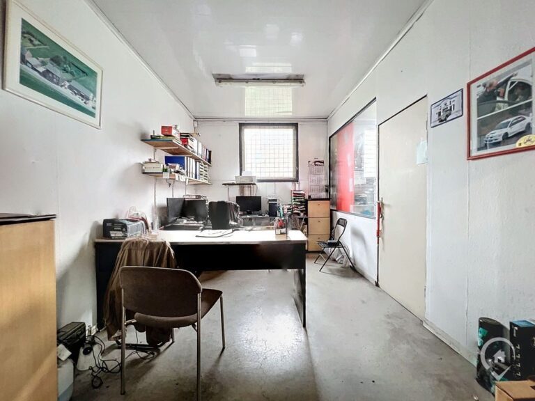Condrogest - VENDU!!! Entrepôt de 420m² à vendre à Landenne