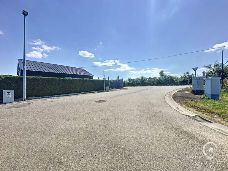 Condrogest - VENDU !!! Caravane avec bardage et annexe à vendre