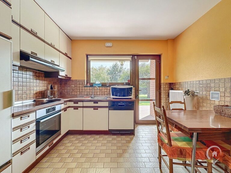Condrogest - Superbe villa 4 chambres et jardin à vendre à Marche
