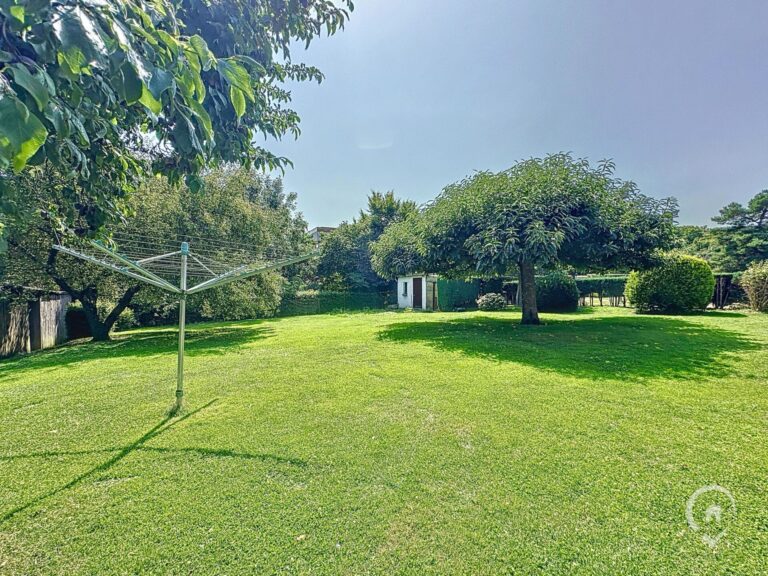 Condrogest - Superbe villa 4 chambres et jardin à vendre à Marche