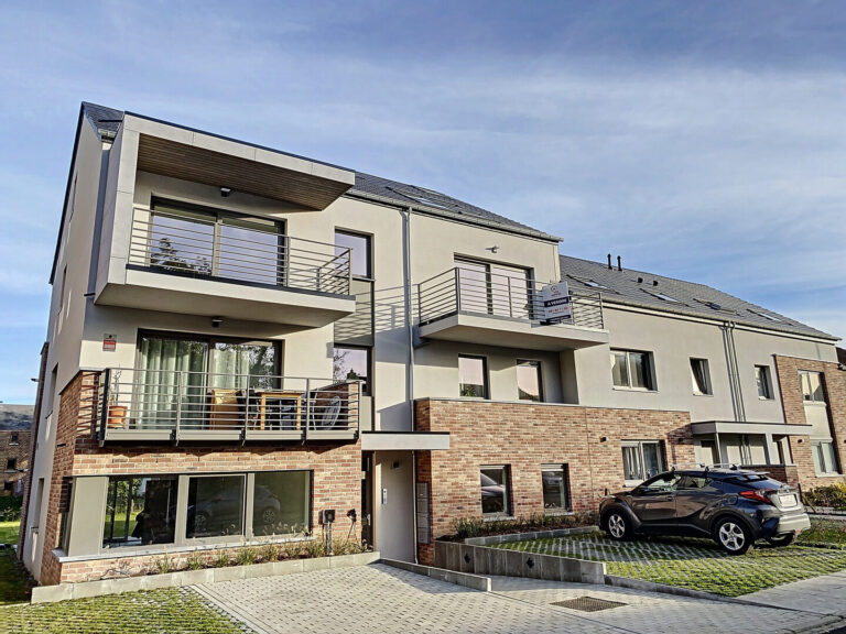 100% VENDU - 4 appartements et 2 maisons à Jambes - 4