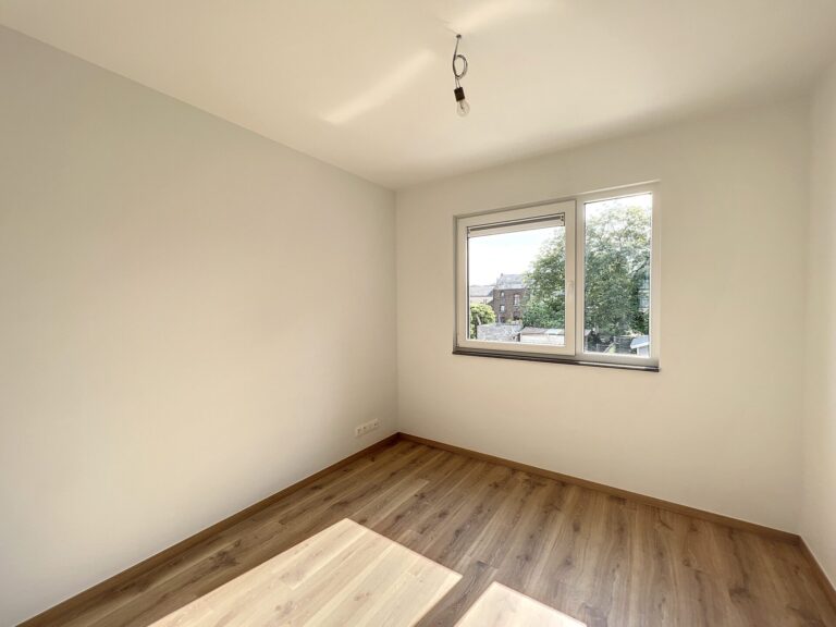 100% VENDU - 4 appartements et 2 maisons à Jambes - 12