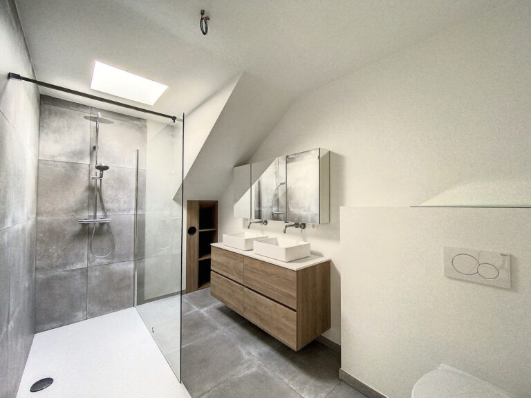 100% VENDU - 4 appartements et 2 maisons à Jambes - 16