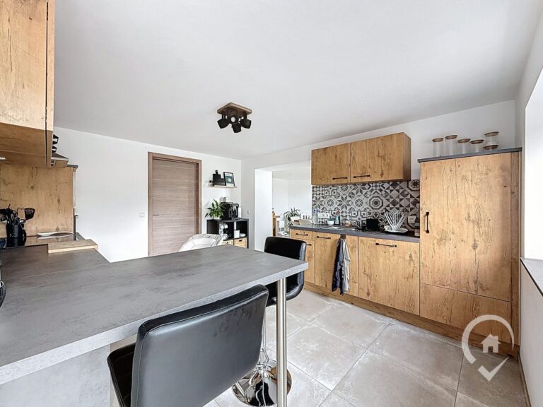 Condrogest - Maison rénovée à vendre à Feschaux