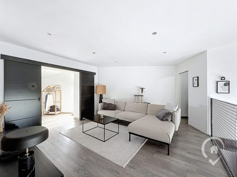 Condrogest - Maison rénovée à vendre à Feschaux