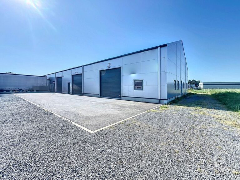 Condrogest - Entrepôt avec espace bureau à louer à Sorinnes