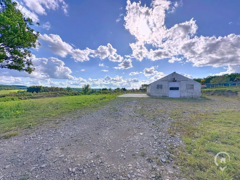 Condrogest - Ensemble immobilier sur 3,5 hectares à vendre à Serinchamps