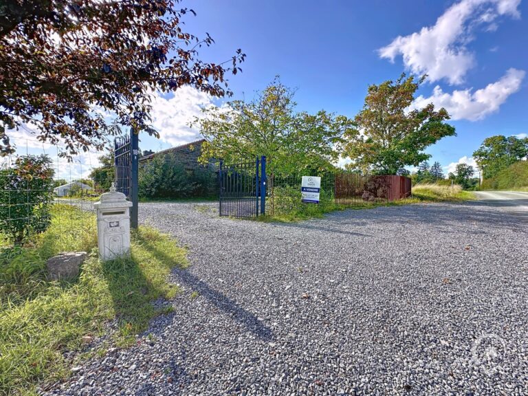 Condrogest - Ensemble immobilier sur 3,5 hectares à vendre à Serinchamps