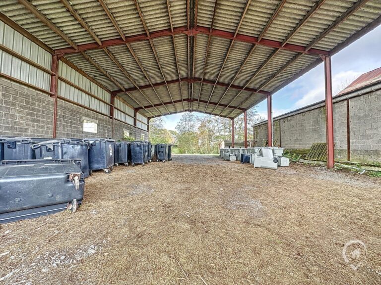 Condrogest - SOUS OPTION !!! Ancienne ferme en U à vendre à l'entrée de Marche-en-Famenne
