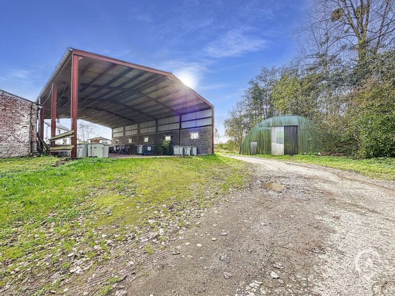 Condrogest - SOUS OPTION !!! Ancienne ferme en U à vendre à l'entrée de Marche-en-Famenne