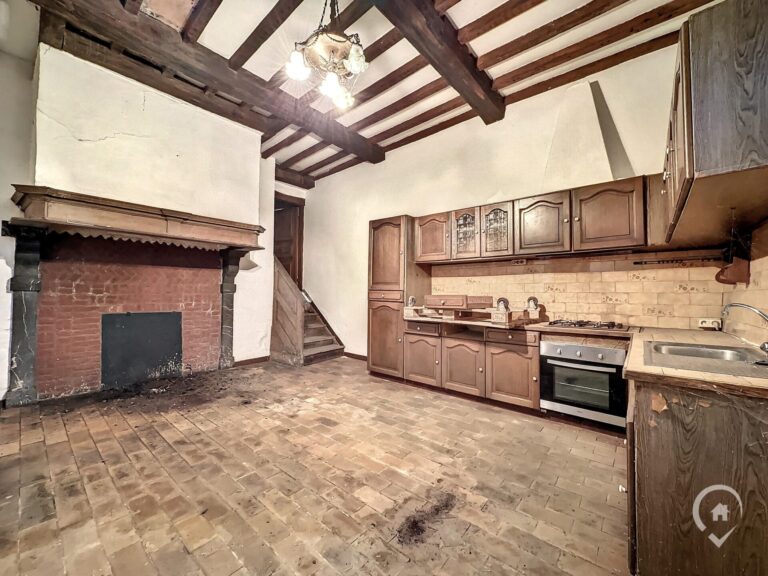 Condrogest - SOUS OPTION !!! Ancienne ferme en U à vendre à l'entrée de Marche-en-Famenne