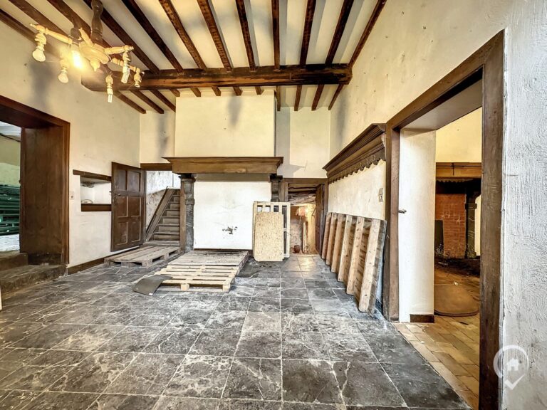 Condrogest - SOUS OPTION !!! Ancienne ferme en U à vendre à l'entrée de Marche-en-Famenne
