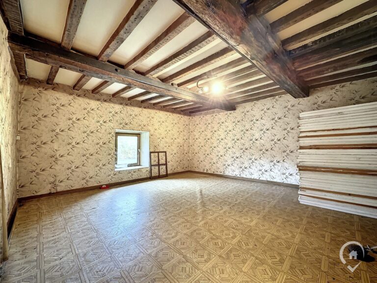 Condrogest - SOUS OPTION !!! Ancienne ferme en U à vendre à l'entrée de Marche-en-Famenne