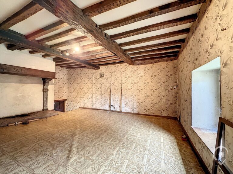 Condrogest - SOUS OPTION !!! Ancienne ferme en U à vendre à l'entrée de Marche-en-Famenne