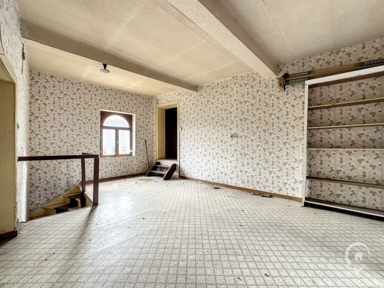 Condrogest - SOUS OPTION !!! Ancienne ferme en U à vendre à l'entrée de Marche-en-Famenne