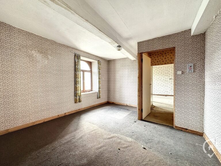 Condrogest - SOUS OPTION !!! Ancienne ferme en U à vendre à l'entrée de Marche-en-Famenne