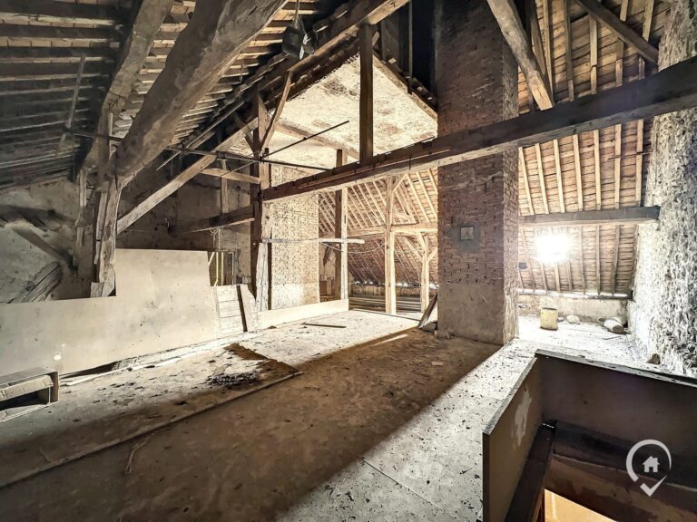 Condrogest - SOUS OPTION !!! Ancienne ferme en U à vendre à l'entrée de Marche-en-Famenne