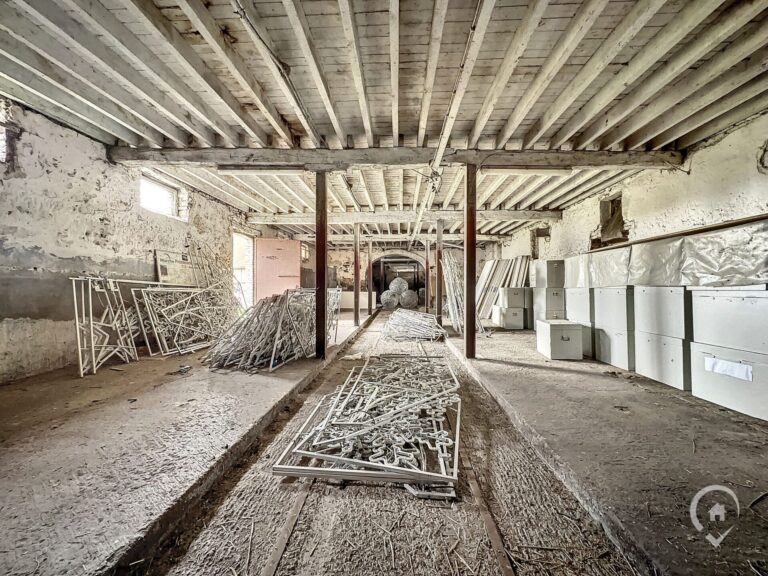 Condrogest - SOUS OPTION !!! Ancienne ferme en U à vendre à l'entrée de Marche-en-Famenne