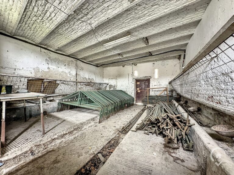 Condrogest - SOUS OPTION !!! Ancienne ferme en U à vendre à l'entrée de Marche-en-Famenne