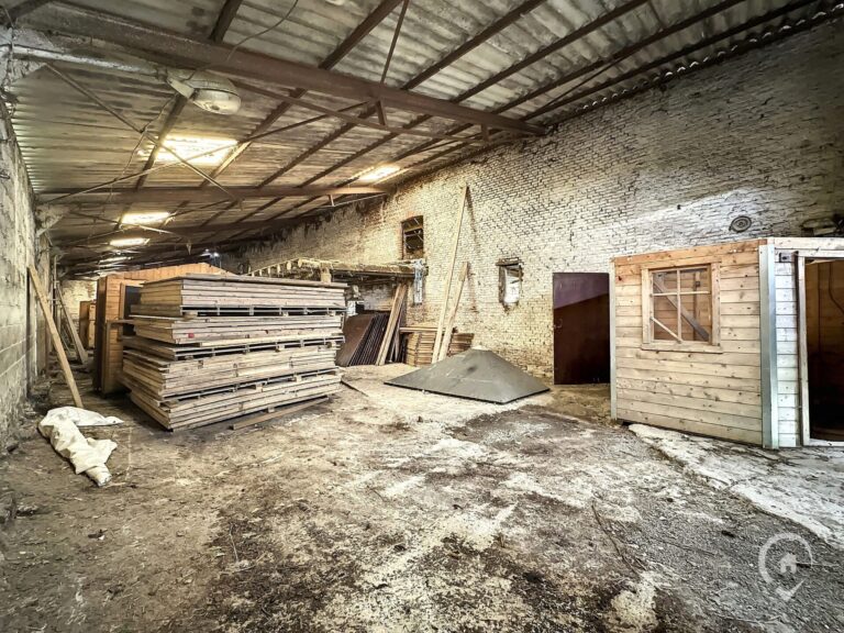 Condrogest - SOUS OPTION !!! Ancienne ferme en U à vendre à l'entrée de Marche-en-Famenne