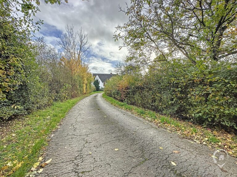 Condrogest - SOUS OPTION !!! Ancienne ferme en U à vendre à l'entrée de Marche-en-Famenne