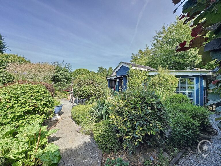 Condrogest - Chalet et terrain à vendre à Hastière