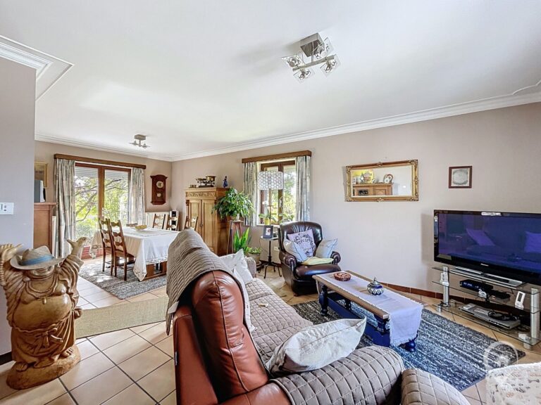 Condrogest - SOUS OPTION !!! Agréable maison de 4 chambres