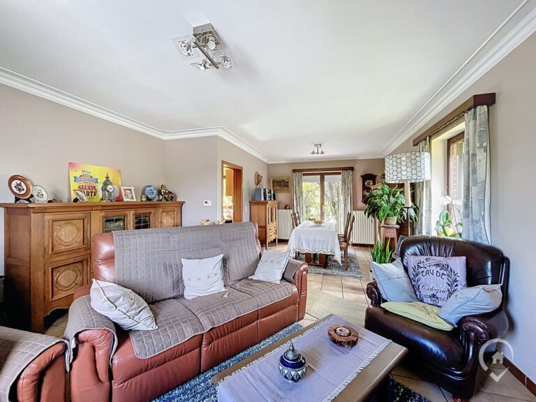 Condrogest - SOUS OPTION !!! Agréable maison de 4 chambres