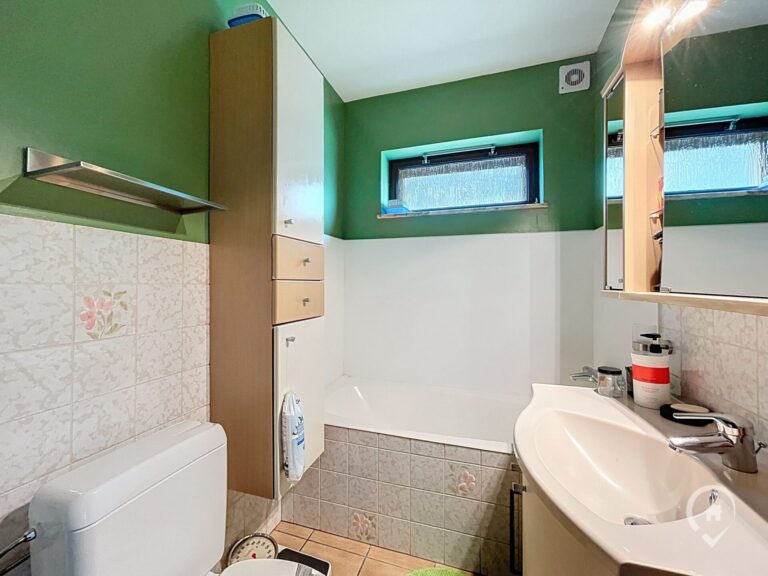 Condrogest - SOUS OPTION !!! Agréable maison de 4 chambres