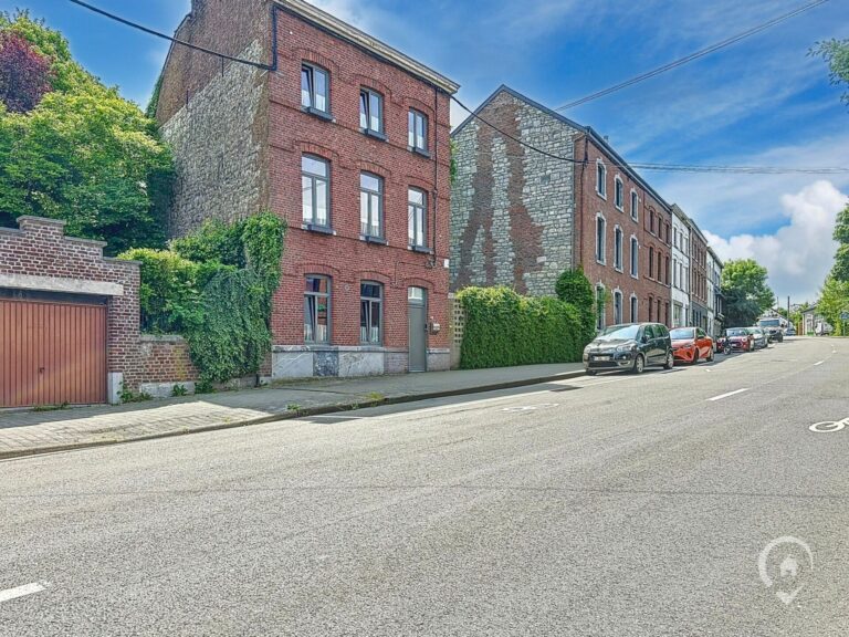 Condrogest - SOUS OPTION !!! Maison 4 façades 5 chambres à vendre à Marche-en-Famenne