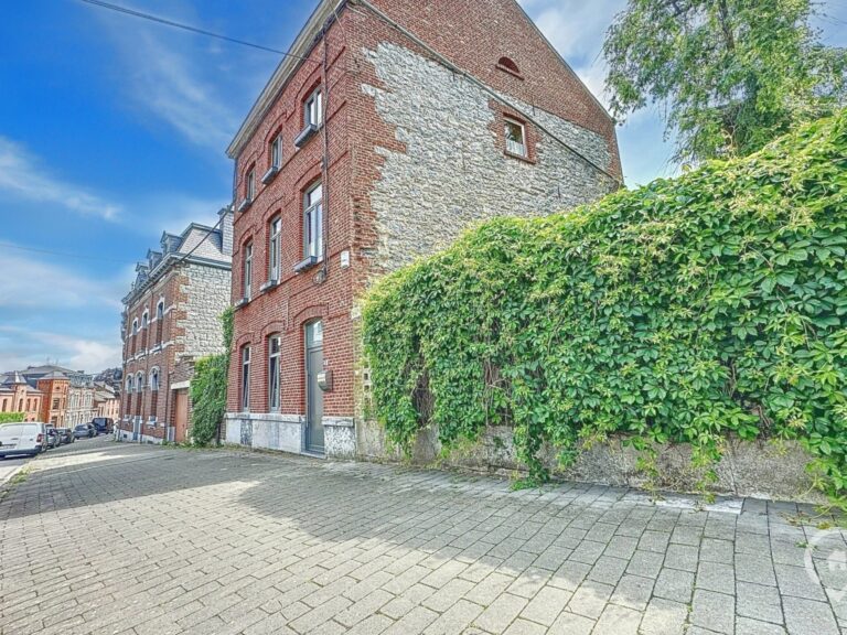 Condrogest - SOUS OPTION !!! Maison 4 façades 5 chambres à vendre à Marche-en-Famenne