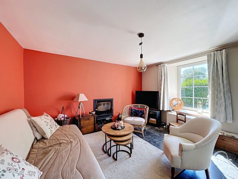 Condrogest - SOUS OPTION !!! Maison en pierre 3 chambres à vendre à Ohey