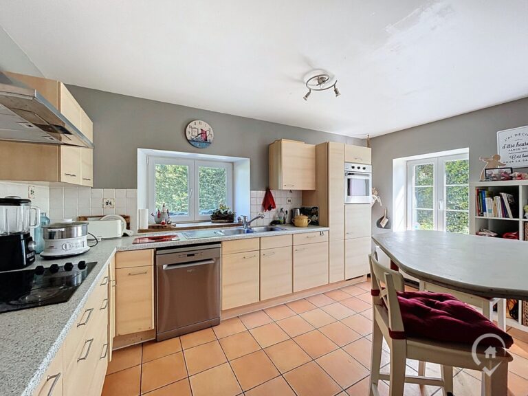 Condrogest - SOUS OPTION !!! Maison en pierre 3 chambres à vendre à Ohey