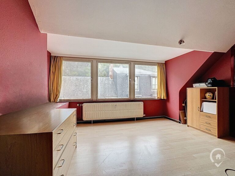 Condrogest - Appartement de 85m² à vendre  au centre de Dinant