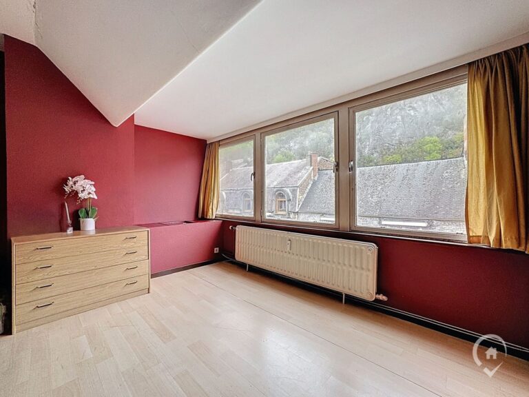 Condrogest - Appartement de 85m² à vendre  au centre de Dinant