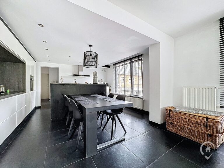 Condrogest - Maison 3 chambres rénovée intérieurement, à vendre à Yvoir