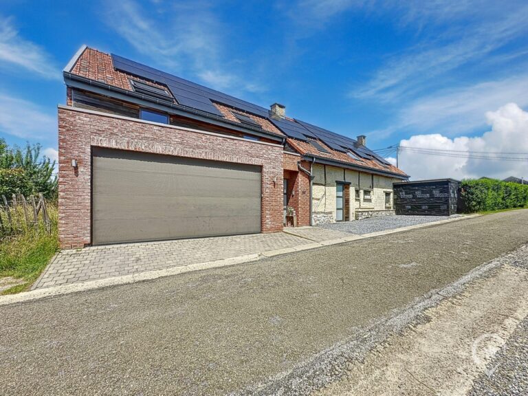 Condrogest - VENDU !!! Superbe villa entièrement rénovée à vendre à Sinsin