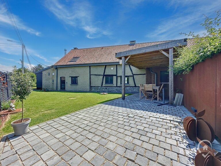 Condrogest - VENDU !!! Superbe villa entièrement rénovée à vendre à Sinsin