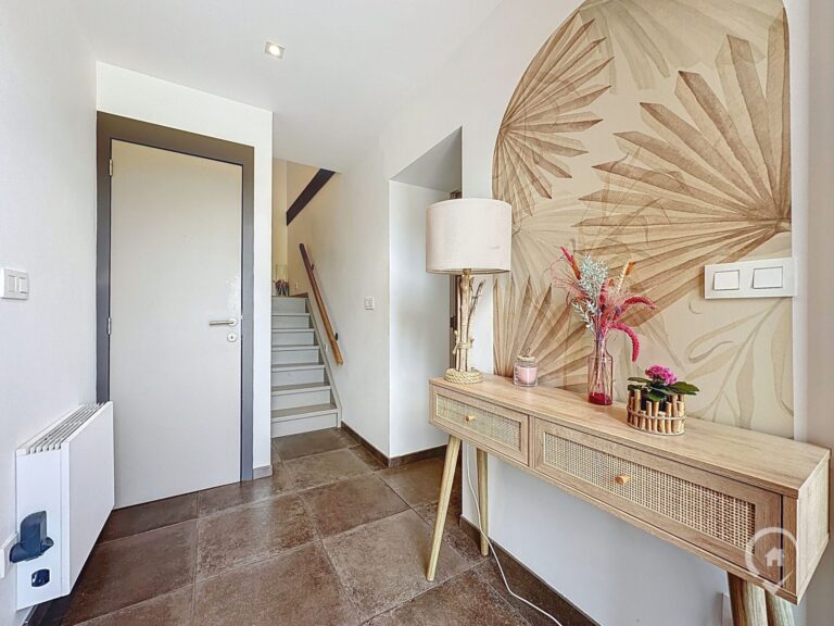 Condrogest - VENDU !!! Superbe villa entièrement rénovée à vendre à Sinsin