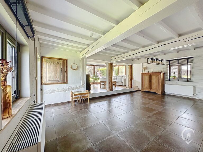 Condrogest - VENDU !!! Superbe villa entièrement rénovée à vendre à Sinsin