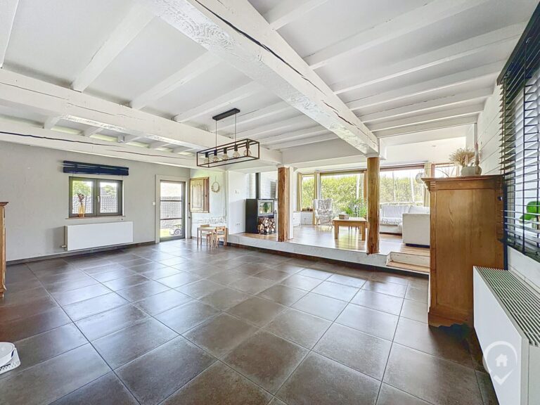 Condrogest - VENDU !!! Superbe villa entièrement rénovée à vendre à Sinsin