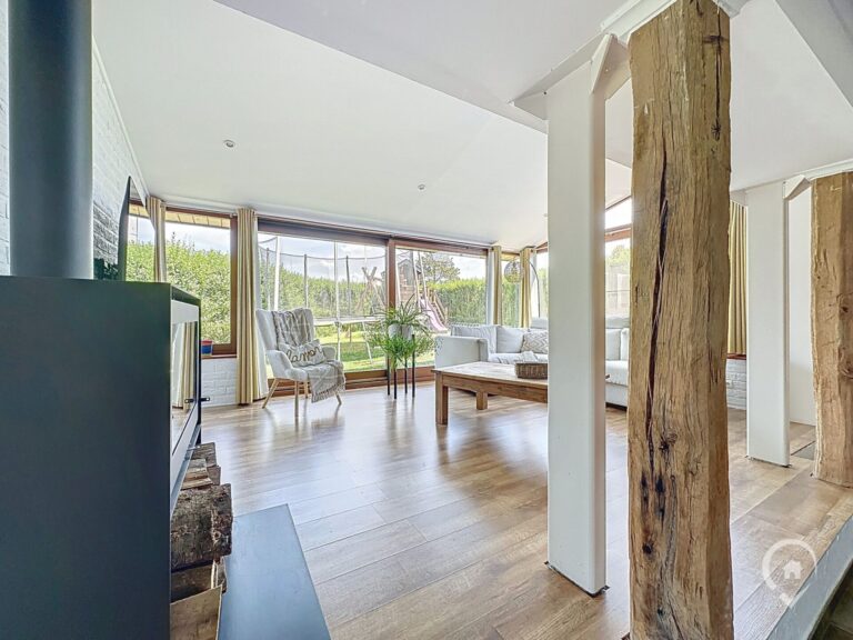 Condrogest - VENDU !!! Superbe villa entièrement rénovée à vendre à Sinsin