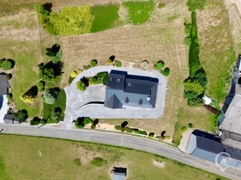 Condrogest - Villa en pierre 5 chambres à vendre à Onhaye