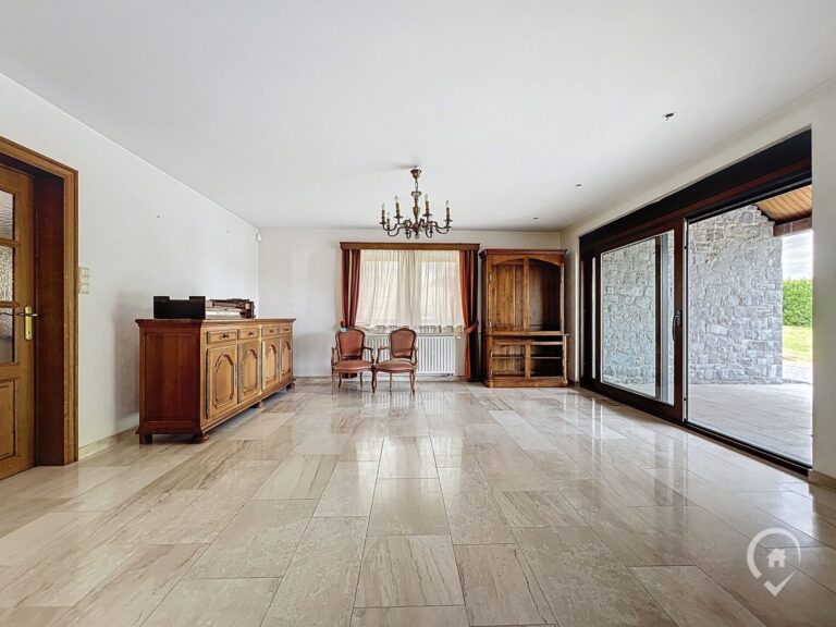 Condrogest - Villa en pierre 5 chambres à vendre à Onhaye