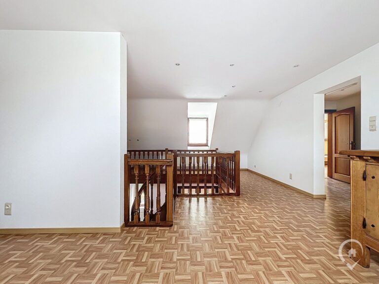 Condrogest - Villa en pierre 5 chambres à vendre à Onhaye