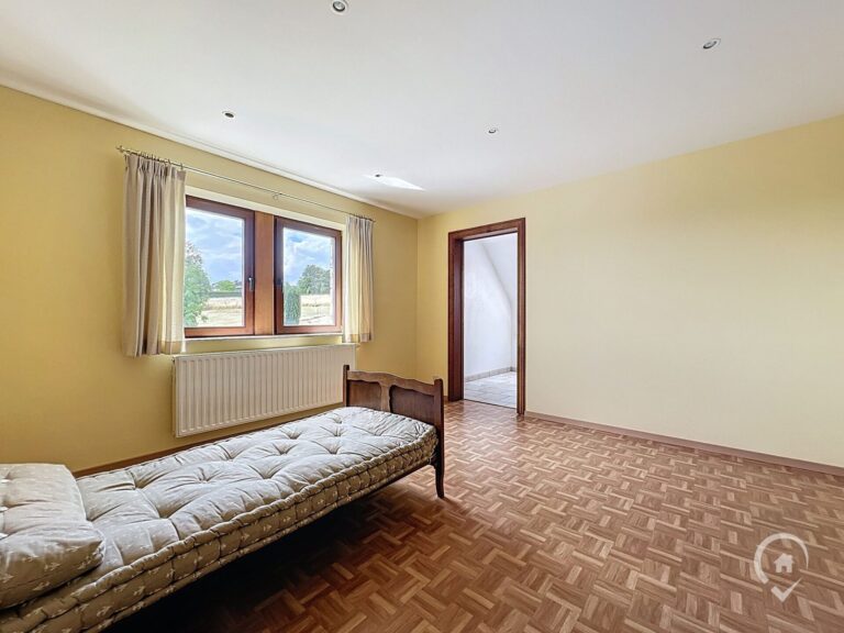 Condrogest - Villa en pierre 5 chambres à vendre à Onhaye