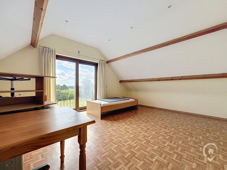 Condrogest - Villa en pierre 5 chambres à vendre à Onhaye