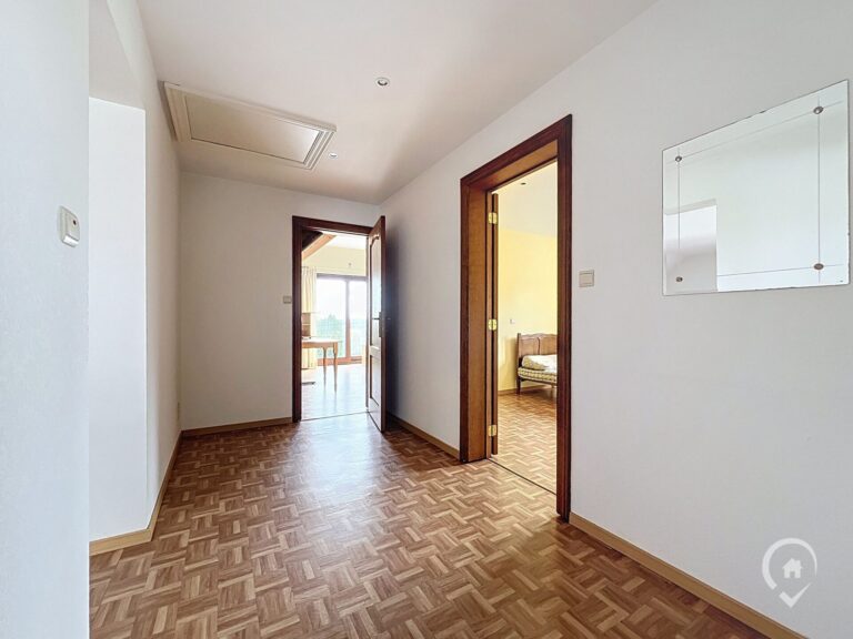 Condrogest - Villa en pierre 5 chambres à vendre à Onhaye